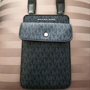 Michael Kors Logo Smartphone Crossbody